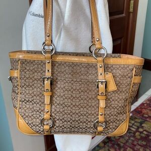 Coach  f12346 Rare shoulder bag  East west Gallery tote
Brown/tan/mustard patent